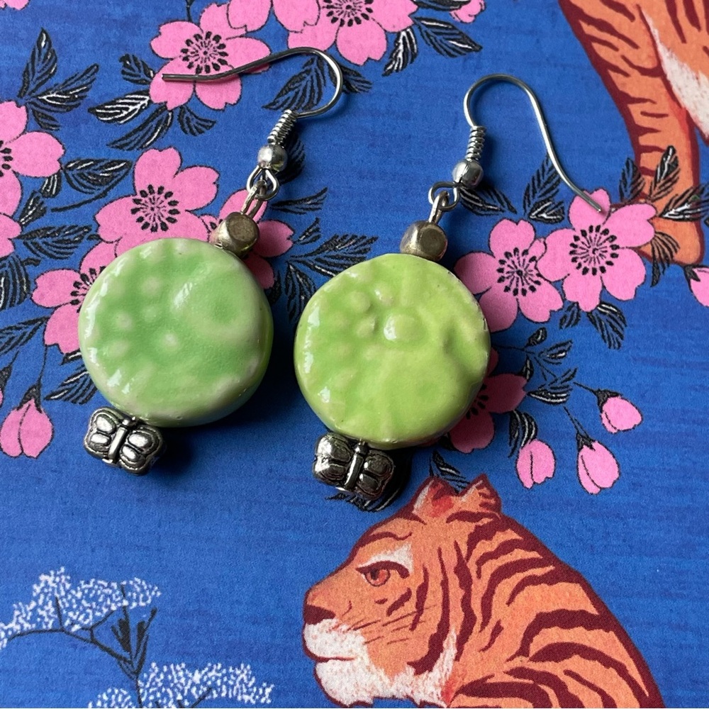 Vintage spring green ceramic disc earrings w/ butterfly accents garden boho